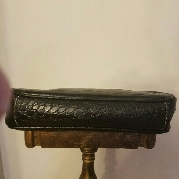 Tommy Hilfiger mini vantage purse - Picture 8 of 8